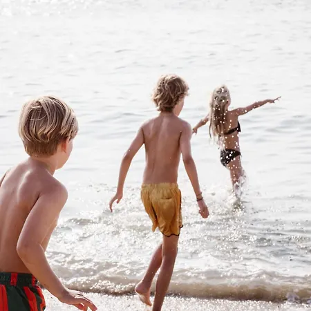 Villa Thatched, Restyled Located In Near The Sea *